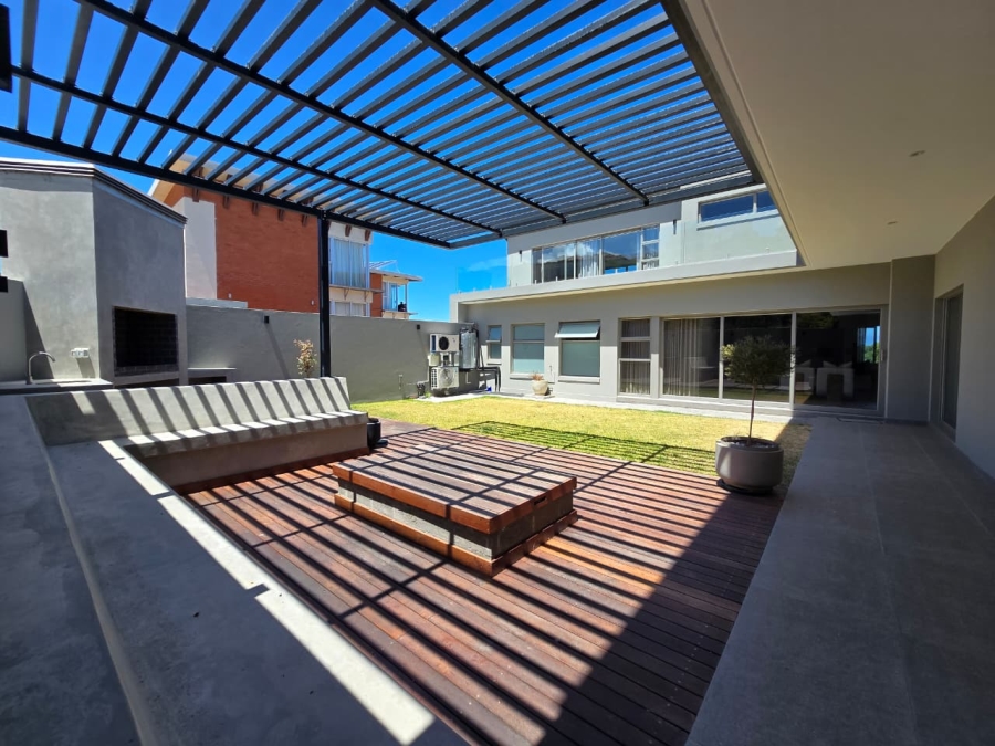 4 Bedroom Property for Sale in Outeniqua Strand Western Cape